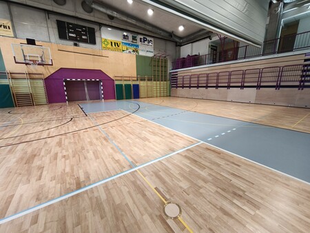 oš mv _ tribune in parket (1)